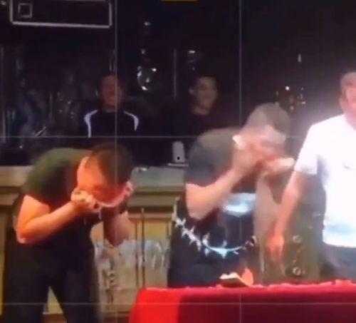 吃瓜大赛爆笑,笑料横飞,瓜田笑果连连