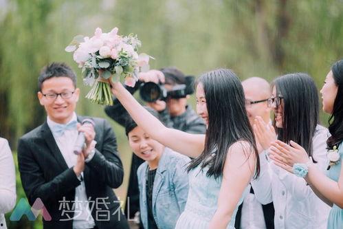 回到婚礼那一天,重温婚礼当天的甜蜜瞬间